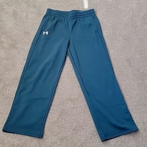Women's Under Armour sweatpant.  Loose fit. Sz M